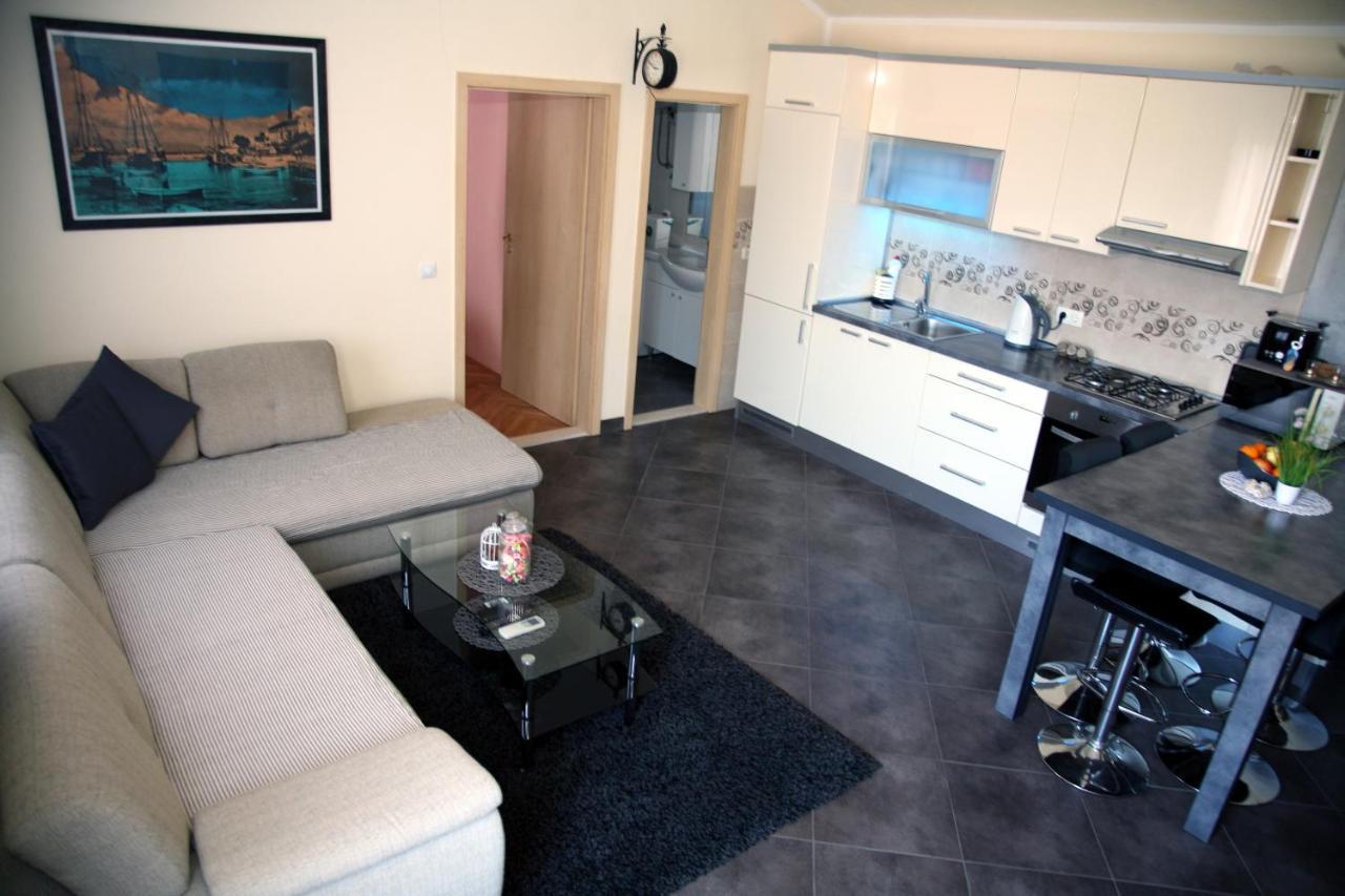 Apartment Del Mar Вінішчє Екстер'єр фото