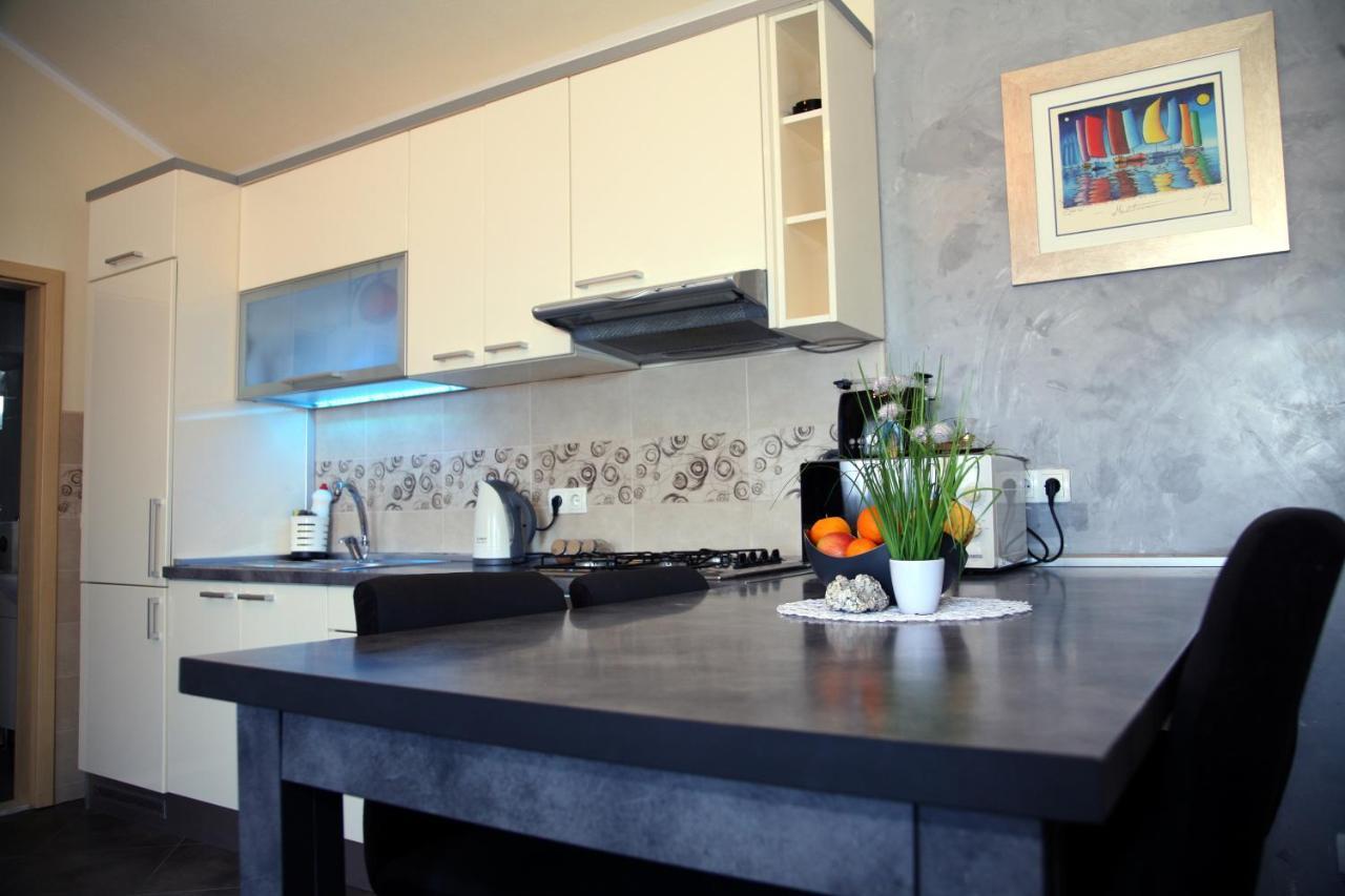 Apartment Del Mar Вінішчє Екстер'єр фото